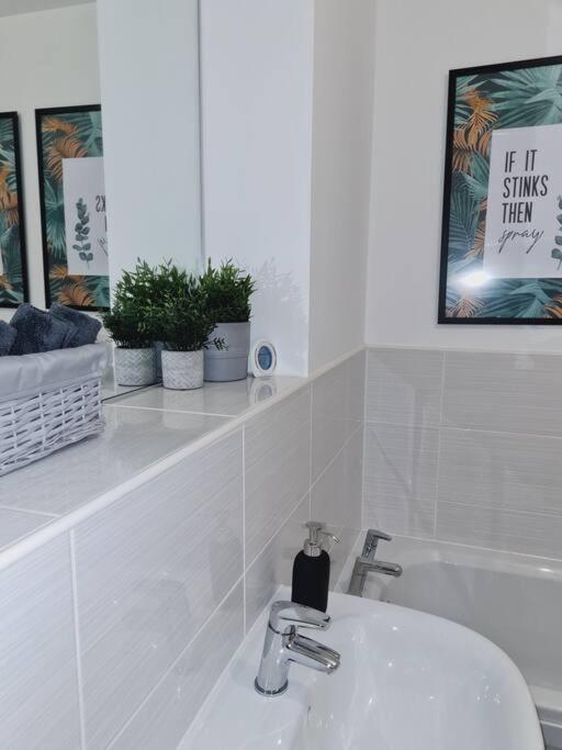 Stylish 2 Bedroom Apartment / Free Gated Parking Glasgow Zewnętrze zdjęcie