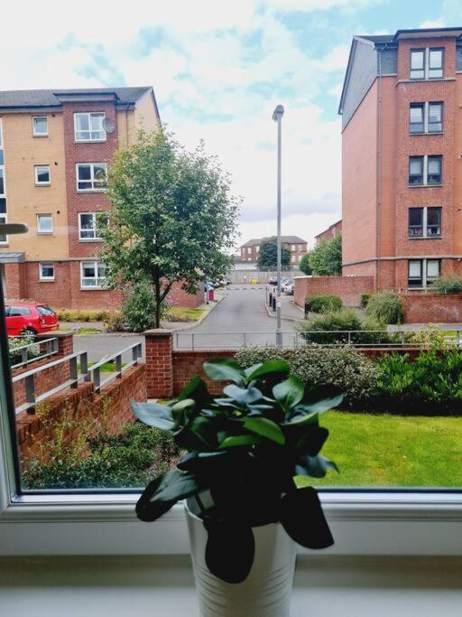 Stylish 2 Bedroom Apartment / Free Gated Parking Glasgow Zewnętrze zdjęcie