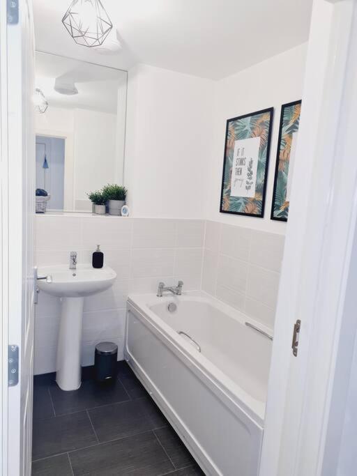 Stylish 2 Bedroom Apartment / Free Gated Parking Glasgow Zewnętrze zdjęcie