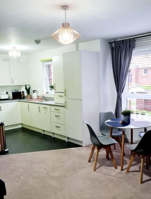 Stylish 2 Bedroom Apartment / Free Gated Parking Glasgow Zewnętrze zdjęcie